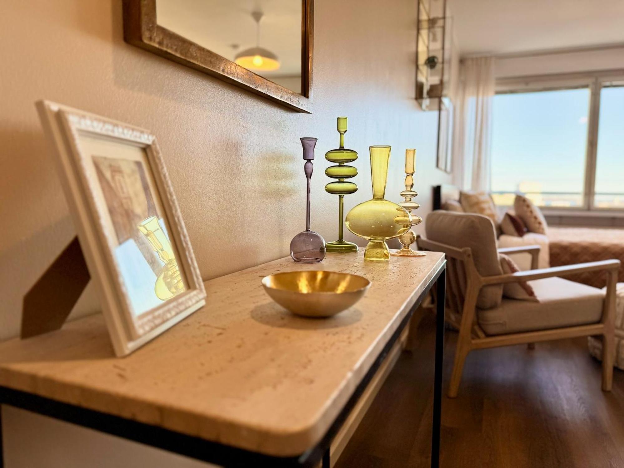 Floor Getaway In - Church & Sea View Апартаменты *